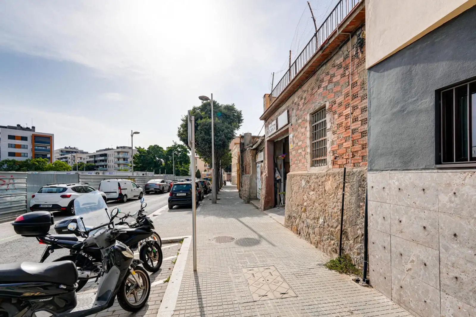 Vista exterior de Edifici en venda en Sant Feliu de Llobregat