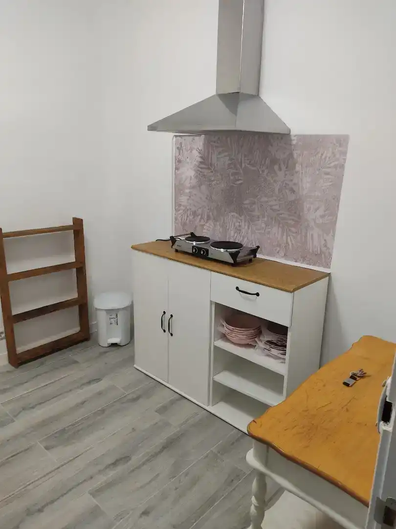 Cuina de Estudi de lloguer en Madrid amb Aire condicionat, Moblat i Microones