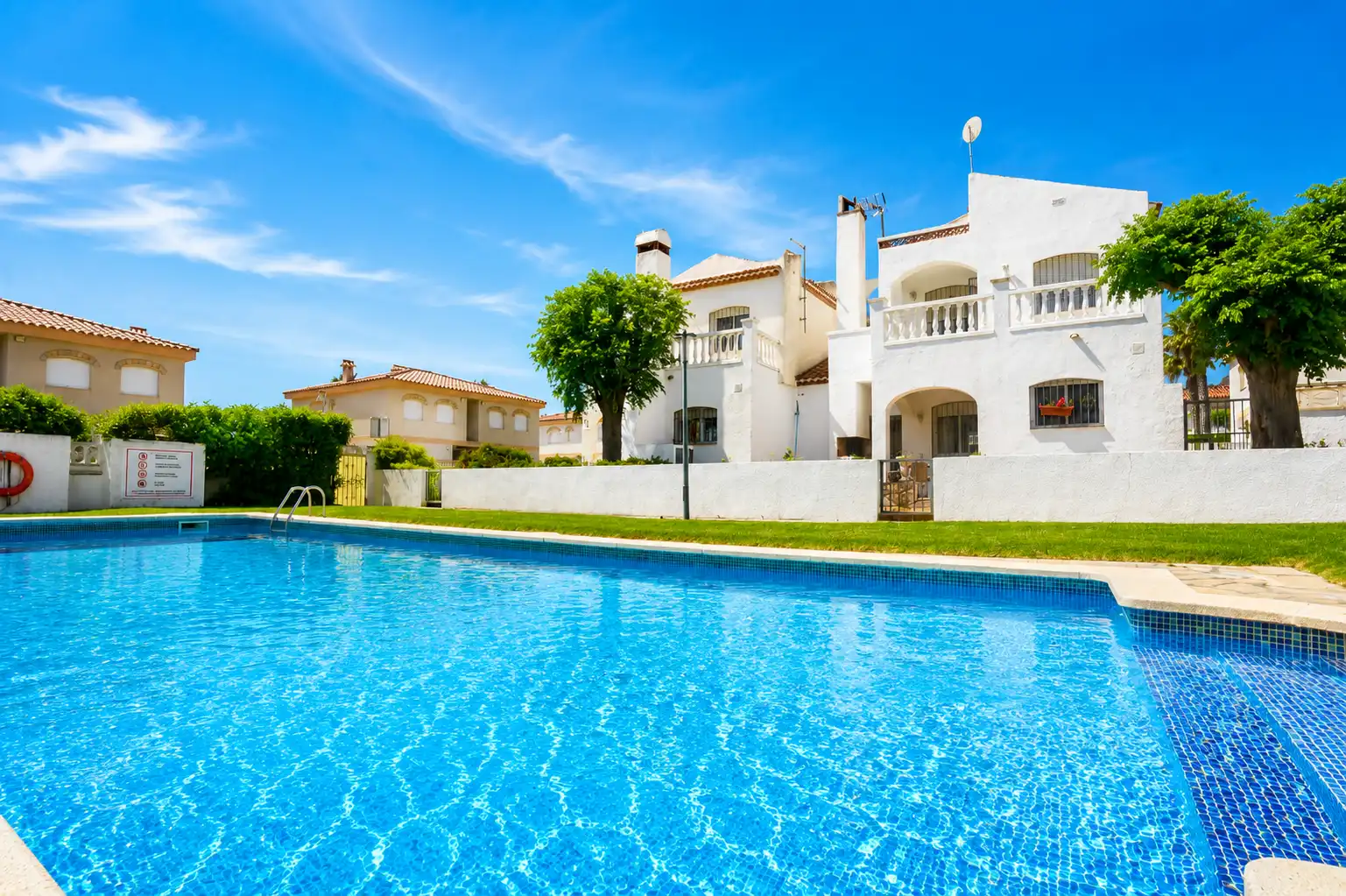 Casa amb piscina en venda a Carrer d'Alfons I, imagen 2