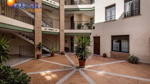Piso en Monachil con 2 habitaciones y 2 baños y terraza comunitaria.