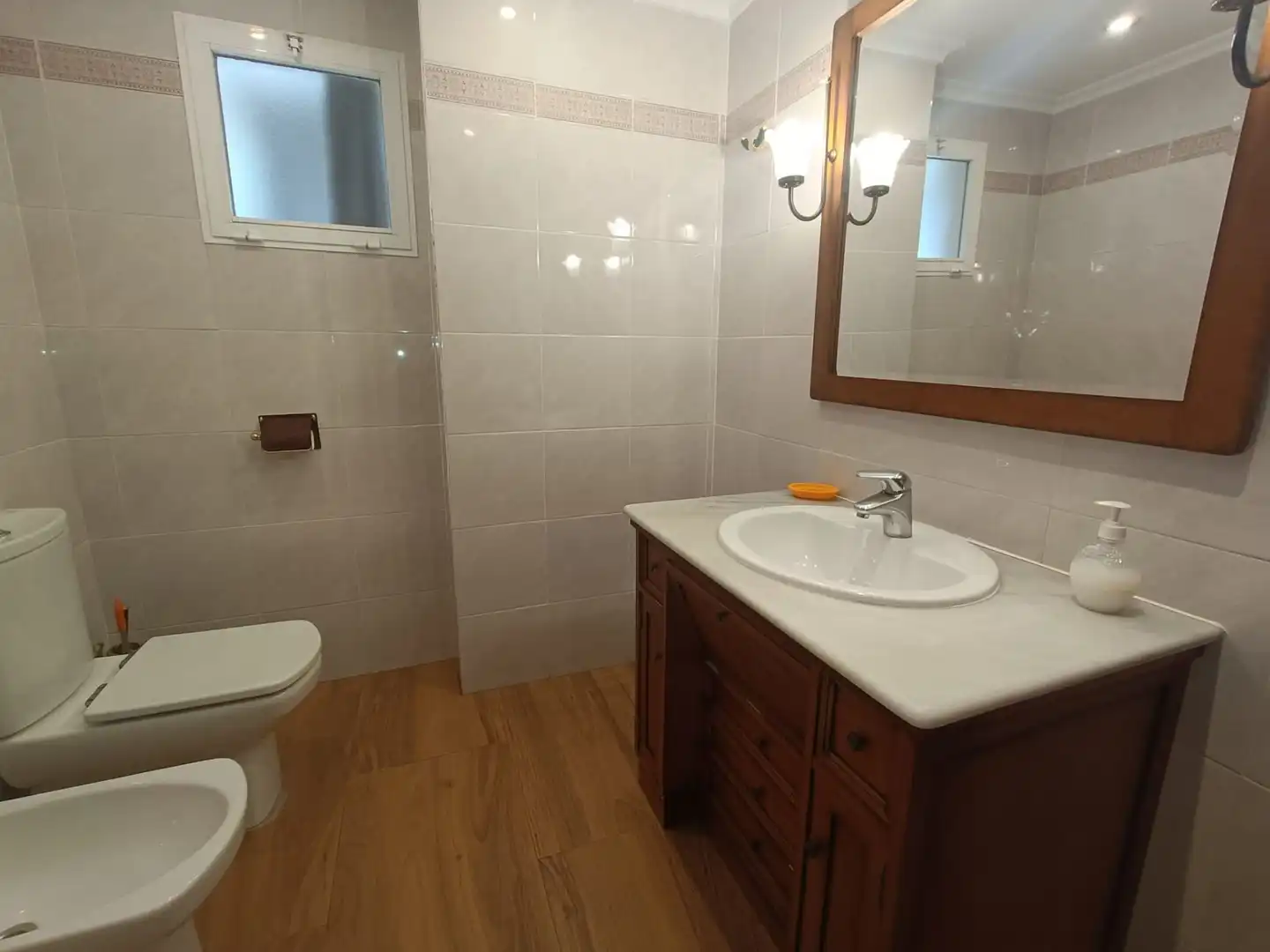 Baño de Piso de alquiler en Sueca con Amueblado y Piscina comunitaria