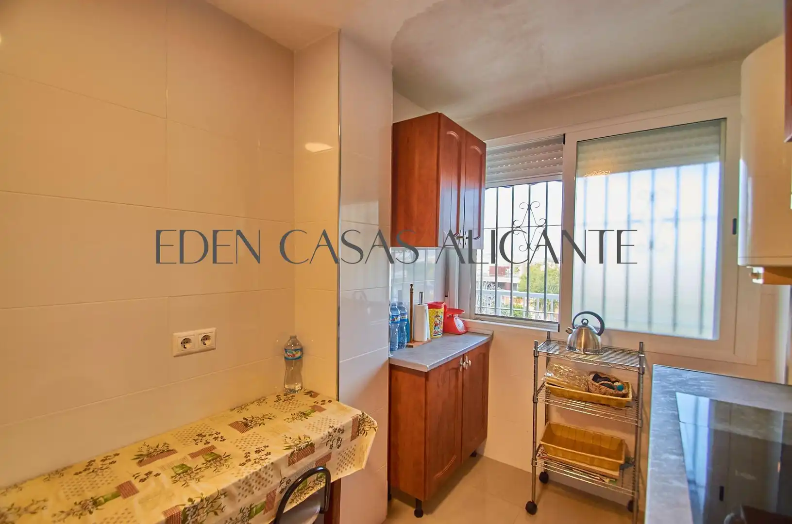 Cocina de Apartamento en venta en Alicante / Alacant con Terraza, Trastero y Amueblado