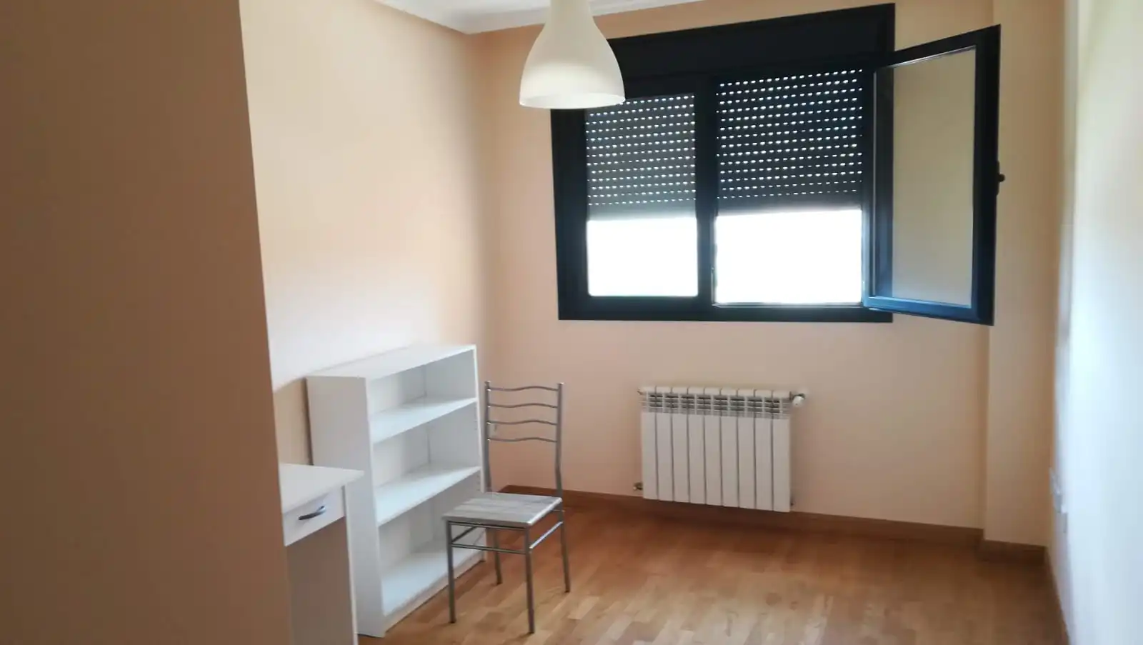 Bedroom of Flat for rent in Cuenca  with Air Conditioner, Heating and Parquet flooring