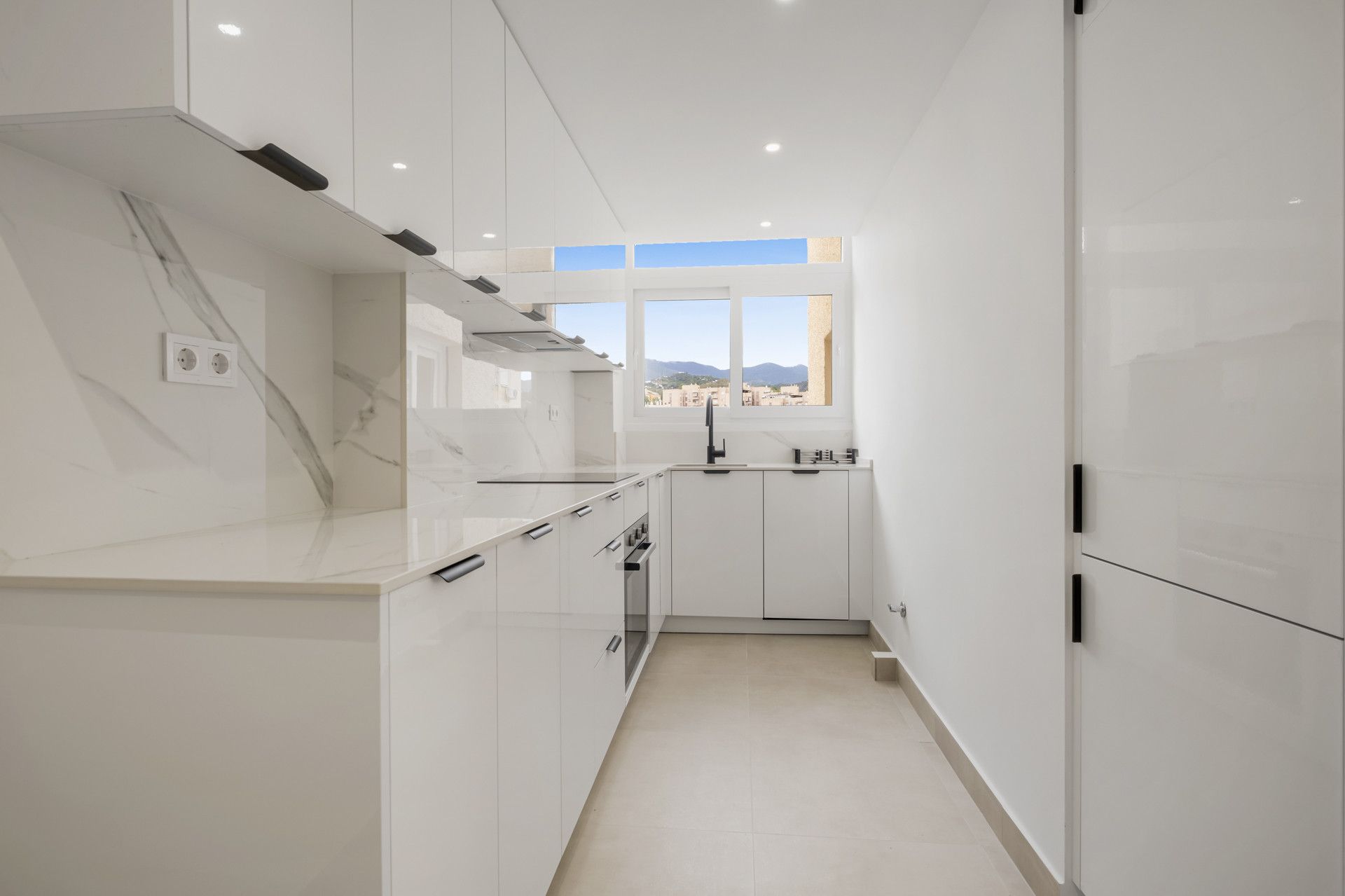 Cocina de Apartamento en venta en Estepona con Aire acondicionado, Terraza y Amueblado