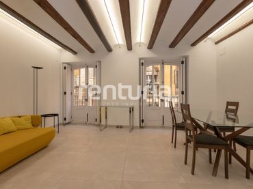 Loft amb balcó de lloguer a Calle de Trinitarios