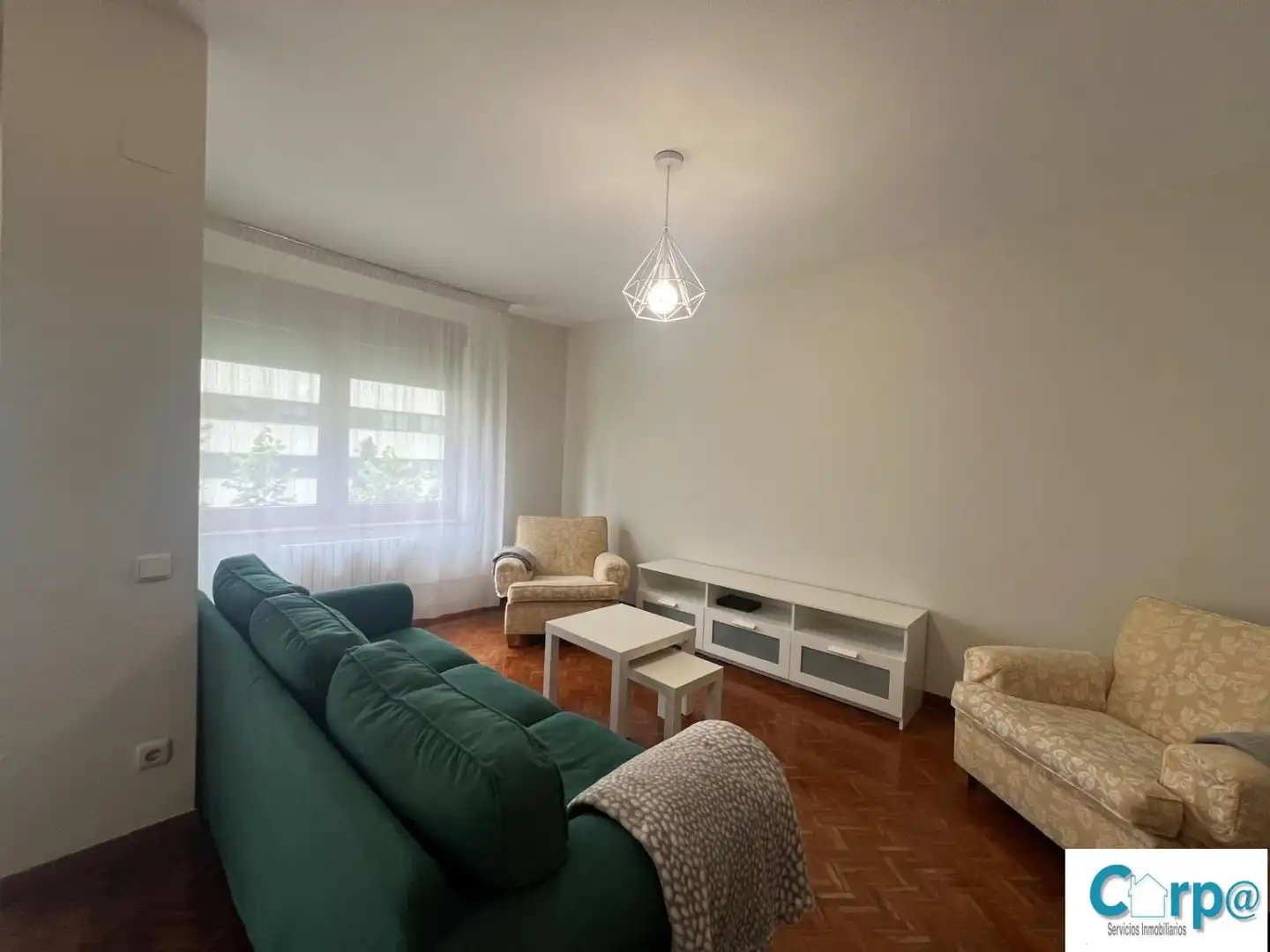 Sala de estar de Piso de alquiler en  Pamplona / Iruña con Calefacción, Parquet y Amueblado