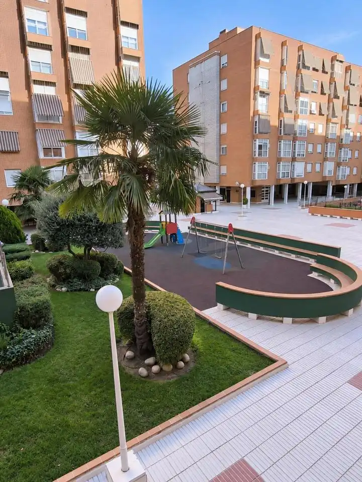 Appartamento con piscina in affitto a Calle de Ladera de los Almendros, imagen 35