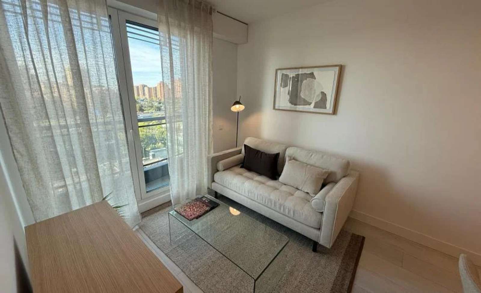 Bedroom of Study to share in  Madrid Capital  with Air Conditioner, Heating and Terrace
