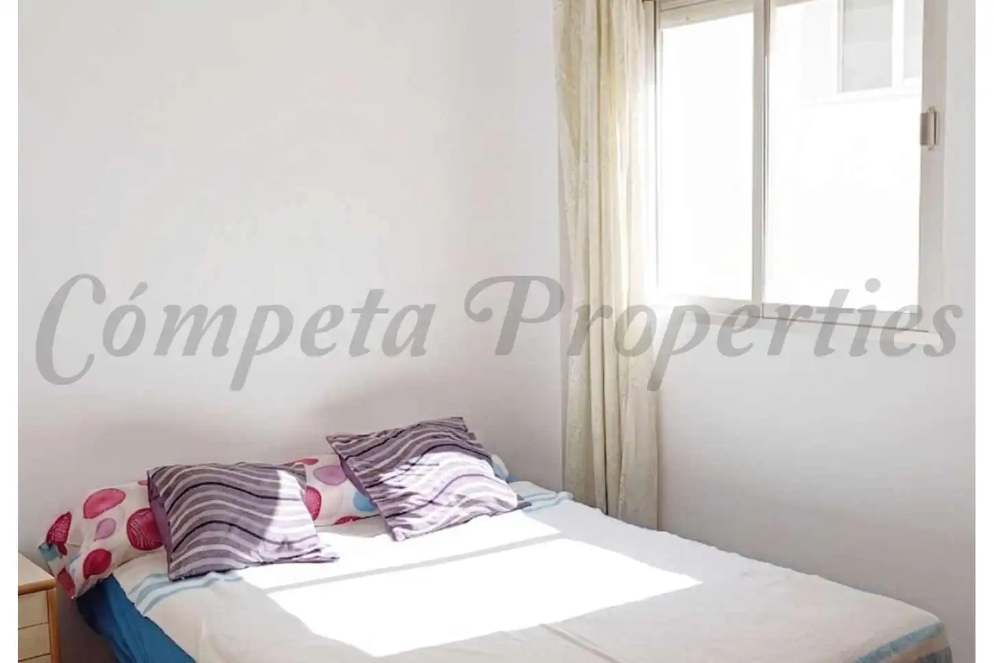 Habitación de Apartamento en venta en Nerja con Amueblado y Balcón