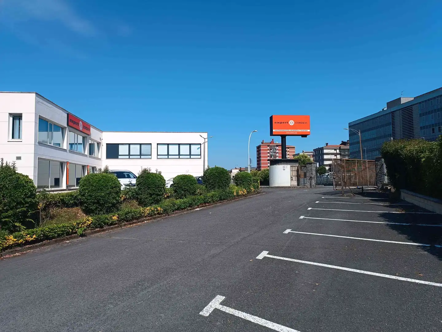 Parking de Nave industrial en venta en Derio