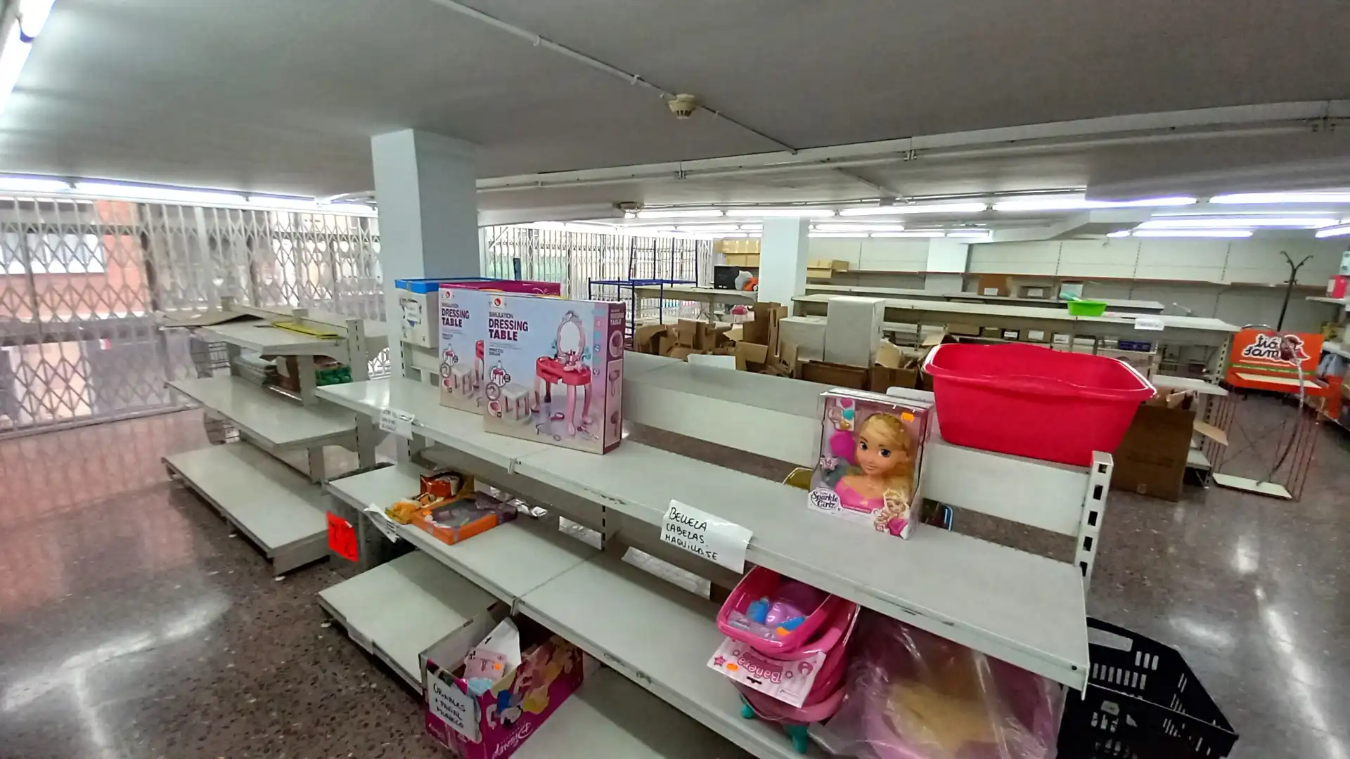 Local de alquiler en L'Hospitalet de Llobregat con Parquet