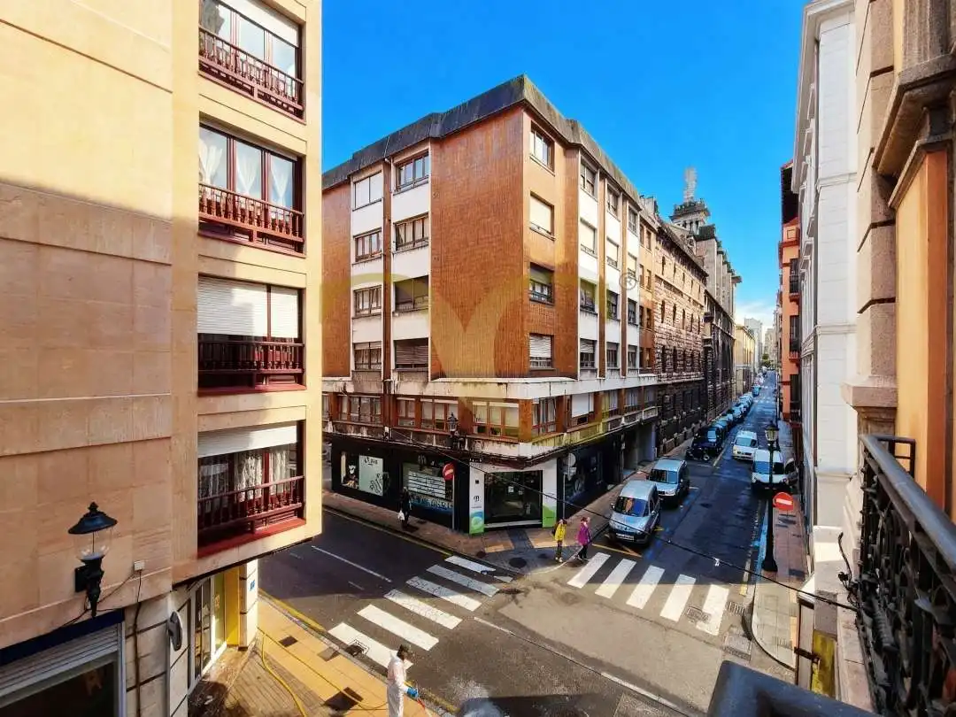 Vista exterior de Apartament en venda en Gijón  amb Calefacció, Moblat i Balcó