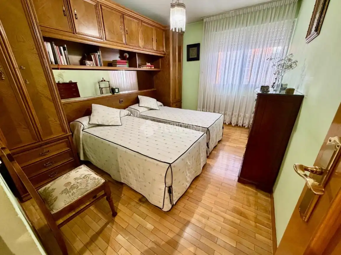 Bedroom of Flat for sale in León Capital   with Heating, Parquet flooring and Terrace