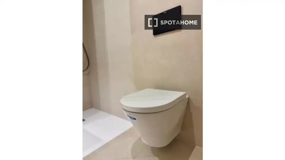 Bathroom of Flat for rent in Santa Coloma de Gramenet  with Air Conditioner, Heating and Furnished