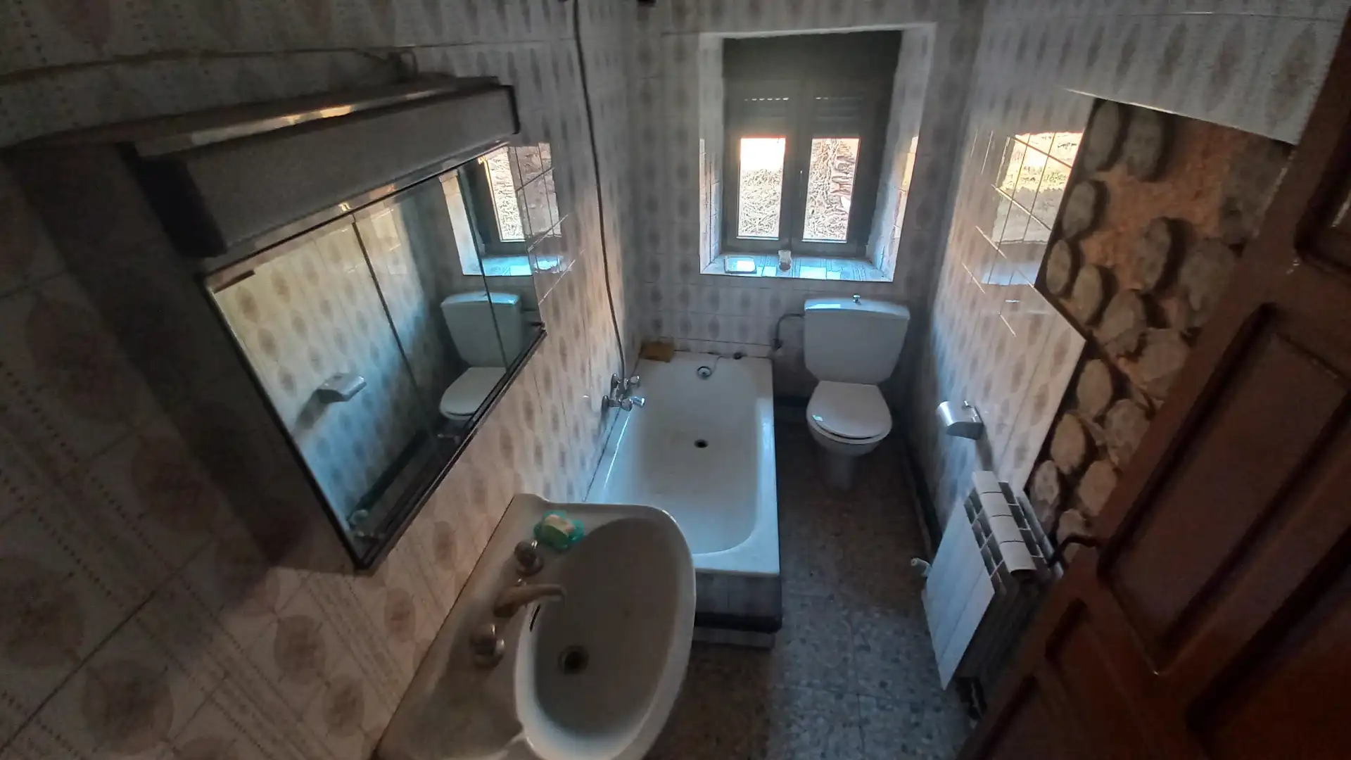 Bathroom of Houses for sale in Andavías