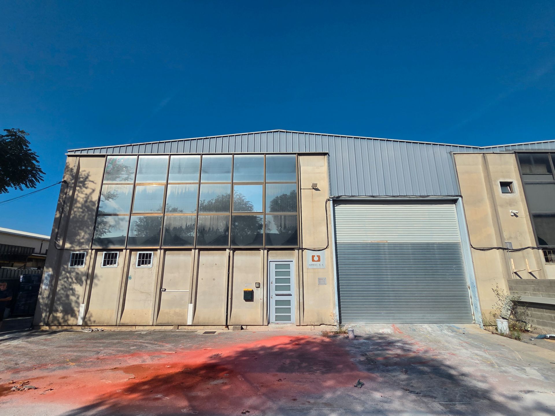 Vista exterior de Nave industrial de alquiler en Palau-solità i Plegamans