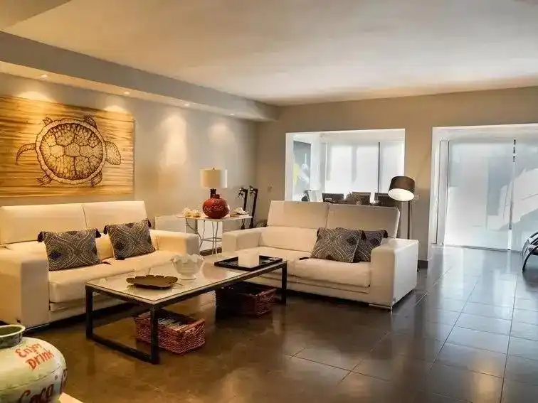 Sala de estar de Casa adosada en venta en Marbella con Aire acondicionado, Jardín privado y Piscina