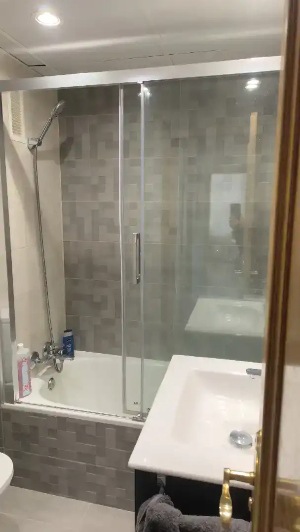 Bathroom of Flat for share in Actur-Rey Fernando