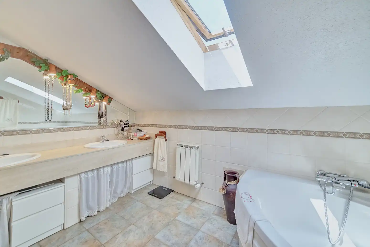 Baño de Casa adosada en venta en Ezcabarte con Calefacción, Jardín privado y Parquet