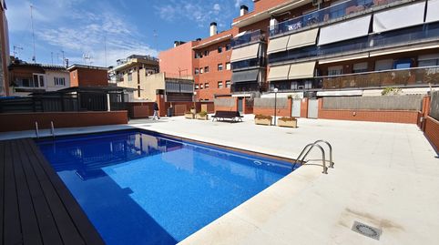 Dúplex semi nuevo con parking y piscina