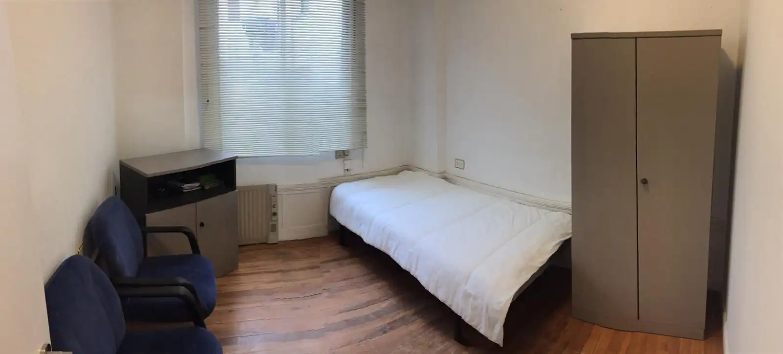 Schlafzimmer von Wohnung zur Miete in Bilbao  mit Heizung, Parkett und Möbliert