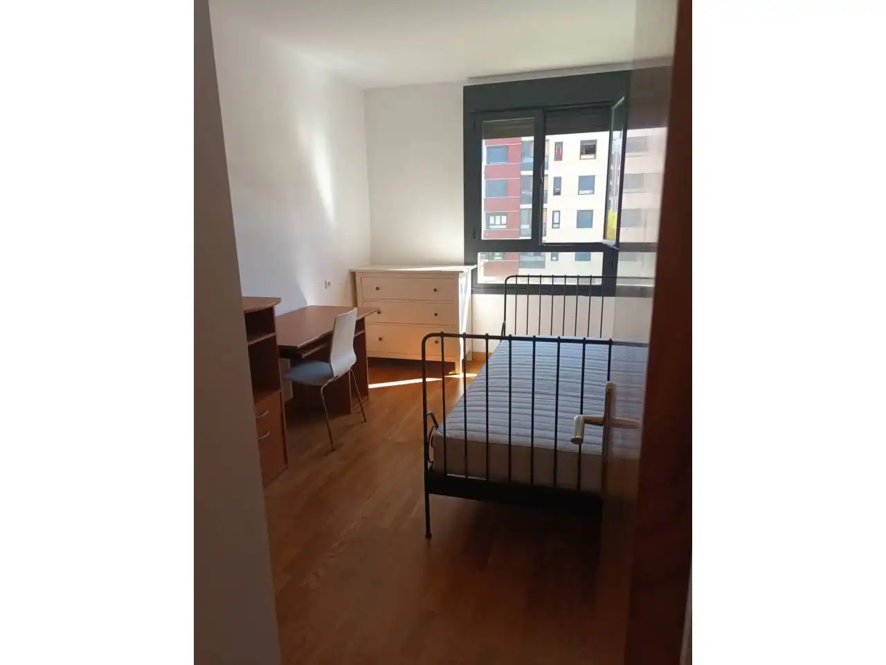 Habitación de Piso en venta en  Logroño con Calefacción, Parquet y Trastero