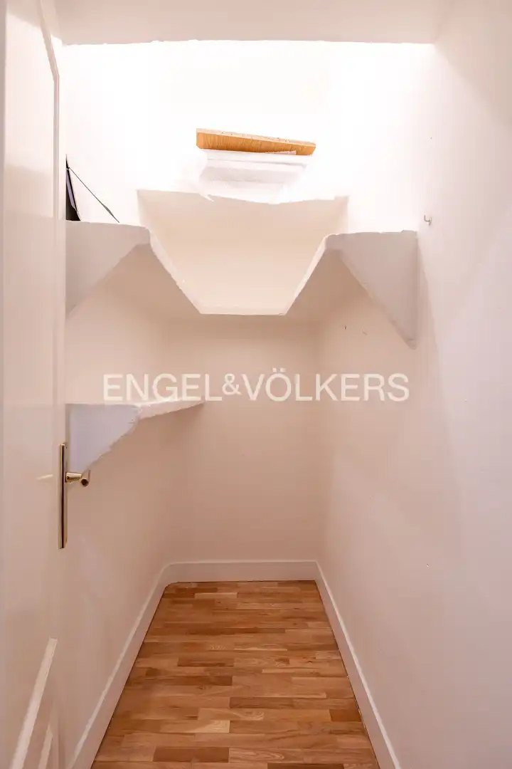 Flat for sale in Madrid  with Air Conditioner, Heating and Balcony