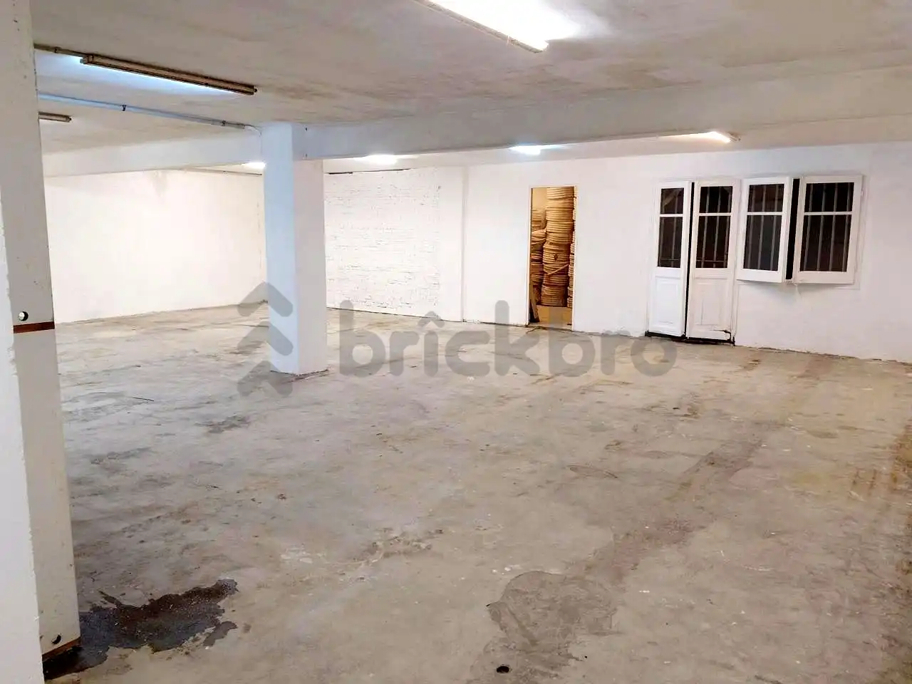 Commercial properties for rent in Esplugues de Llobregat  with Air Conditioner