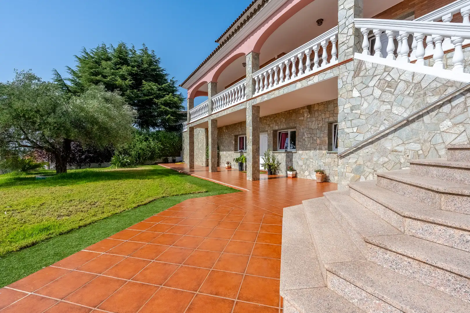 Vista exterior de Casa o chalet en venta en Badalona con Aire acondicionado, Calefacción y Jardín privado