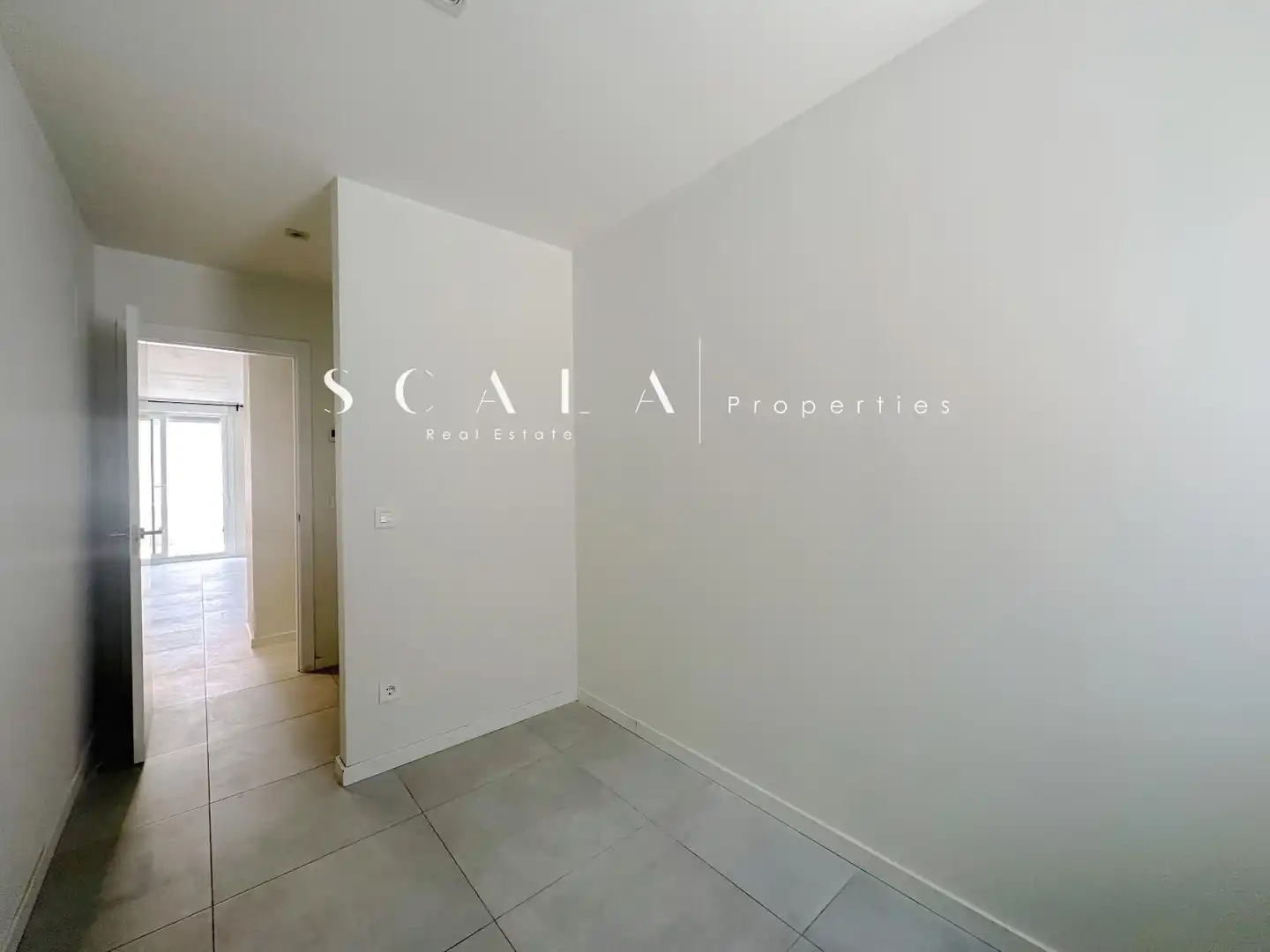 Bedroom of Flat for rent in Madrid  with Air Conditioner, Heating and Terrace