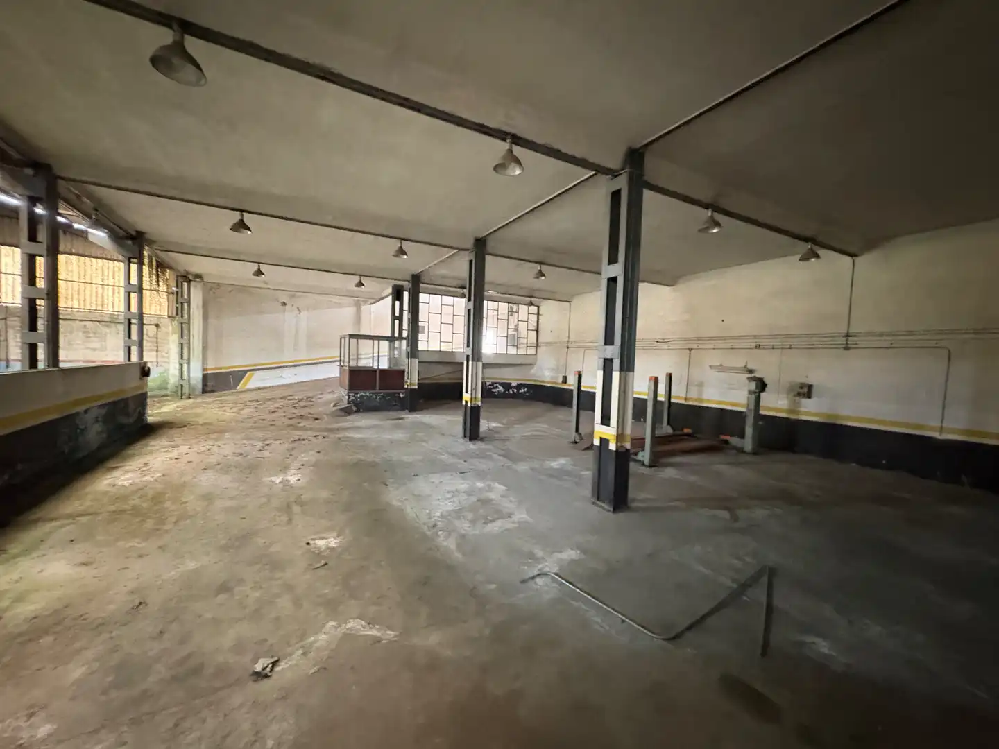 Industrial buildings for sale in Betanzos
