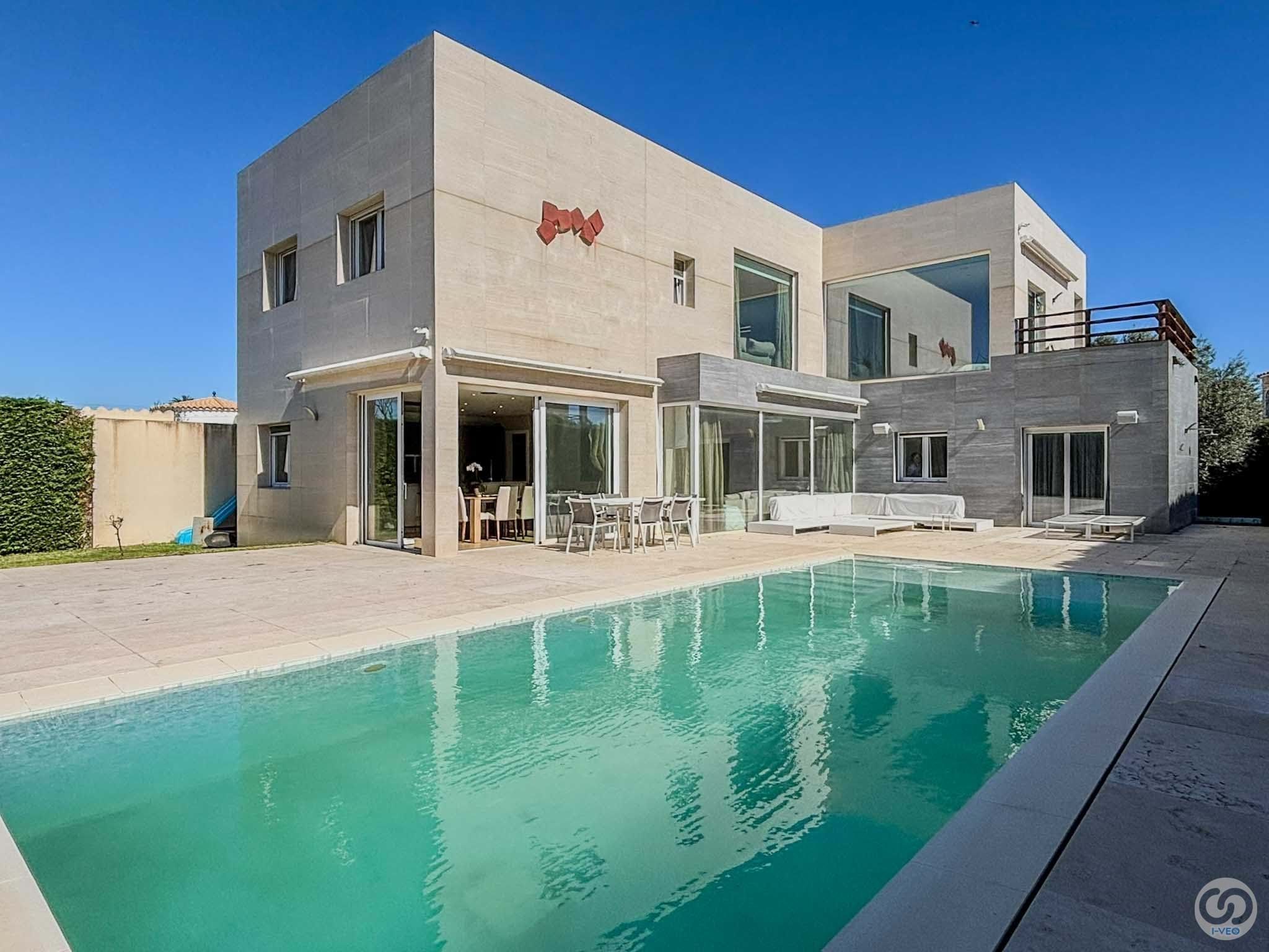 Piscina de Casa o xalet en venda en Empuriabrava amb Aire condicionat, Calefacció i Terrassa