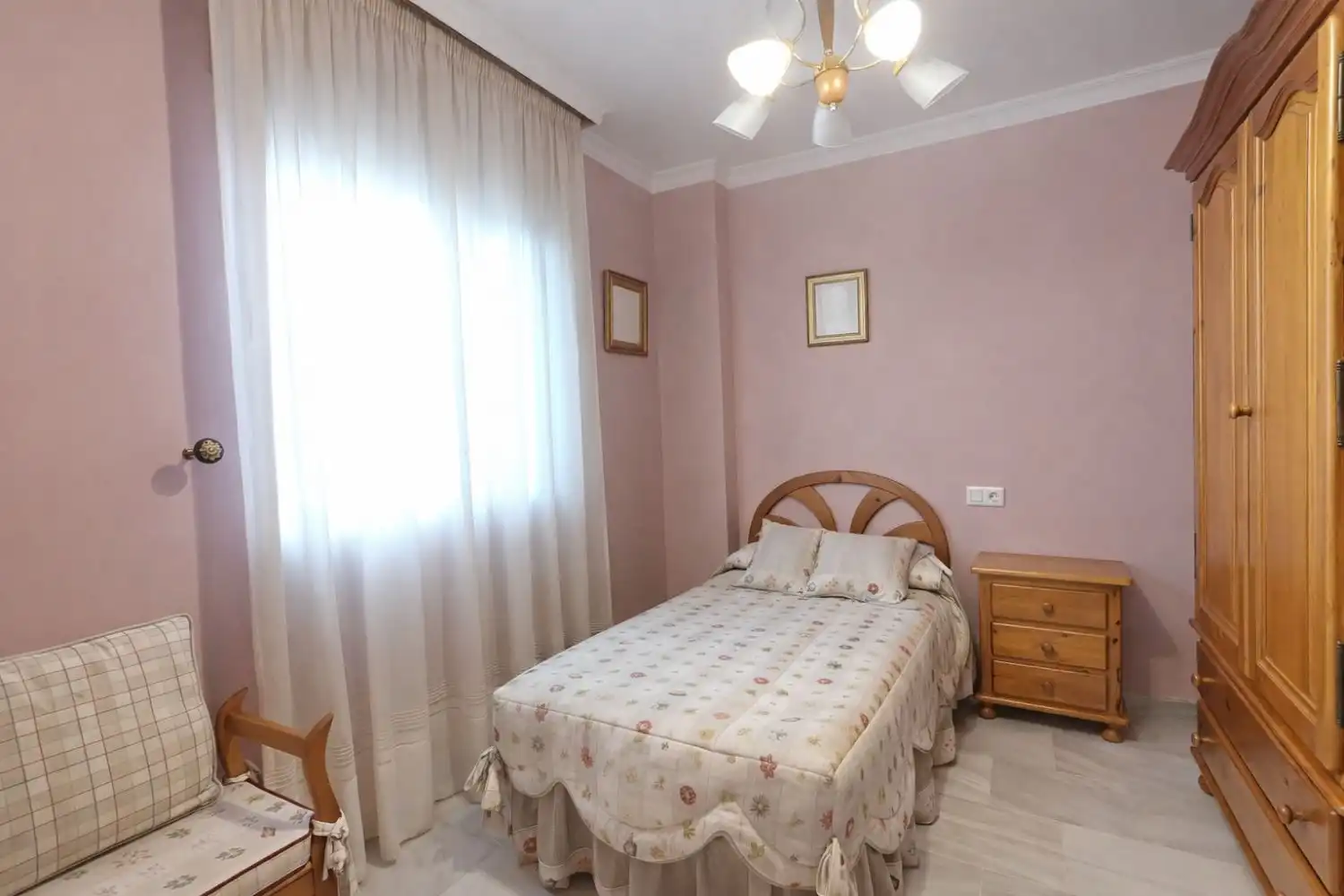 Habitación de Casa o chalet en venta en Cúllar Vega con Calefacción y Trastero