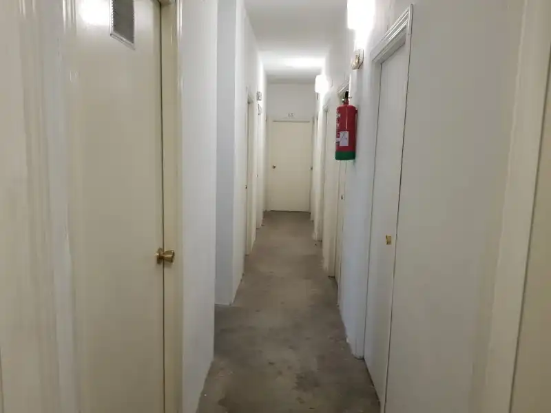 Wohnung zum Verkauf in Plasencia mit Klimaanlage, Heizung und Privatgarten
