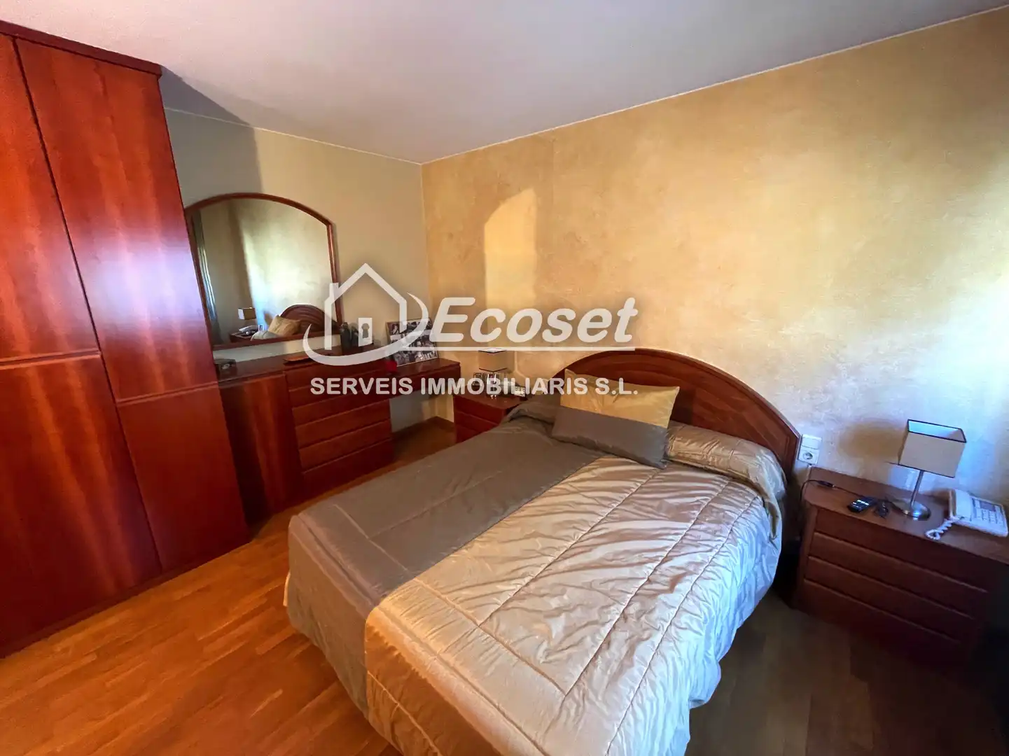 Schlafzimmer von Einfamilien-Reihenhaus zum Verkauf in Vallirana mit Klimaanlage, Heizung und Terrasse
