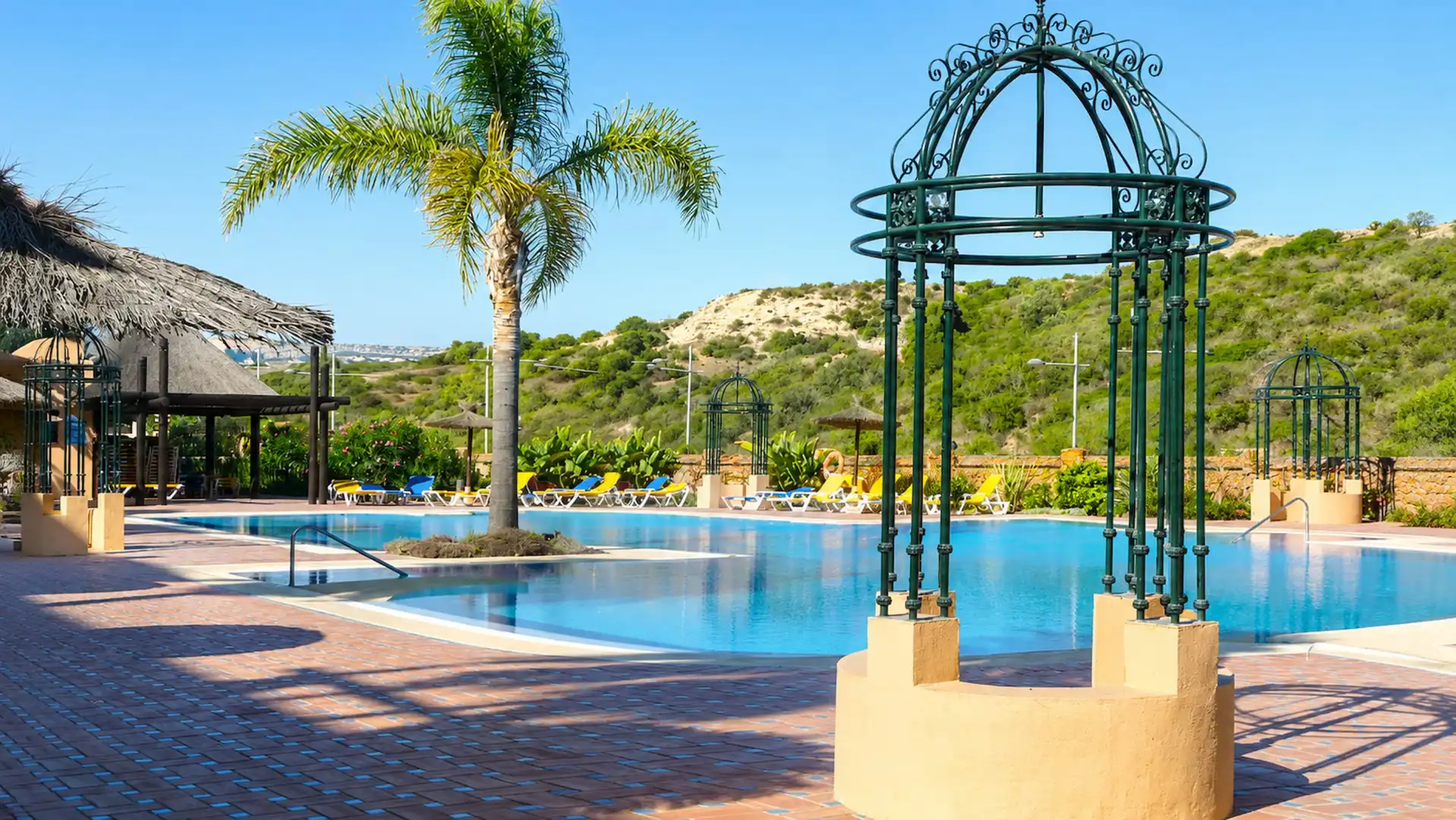Swimming pool of Attic for sale in La Duquesa