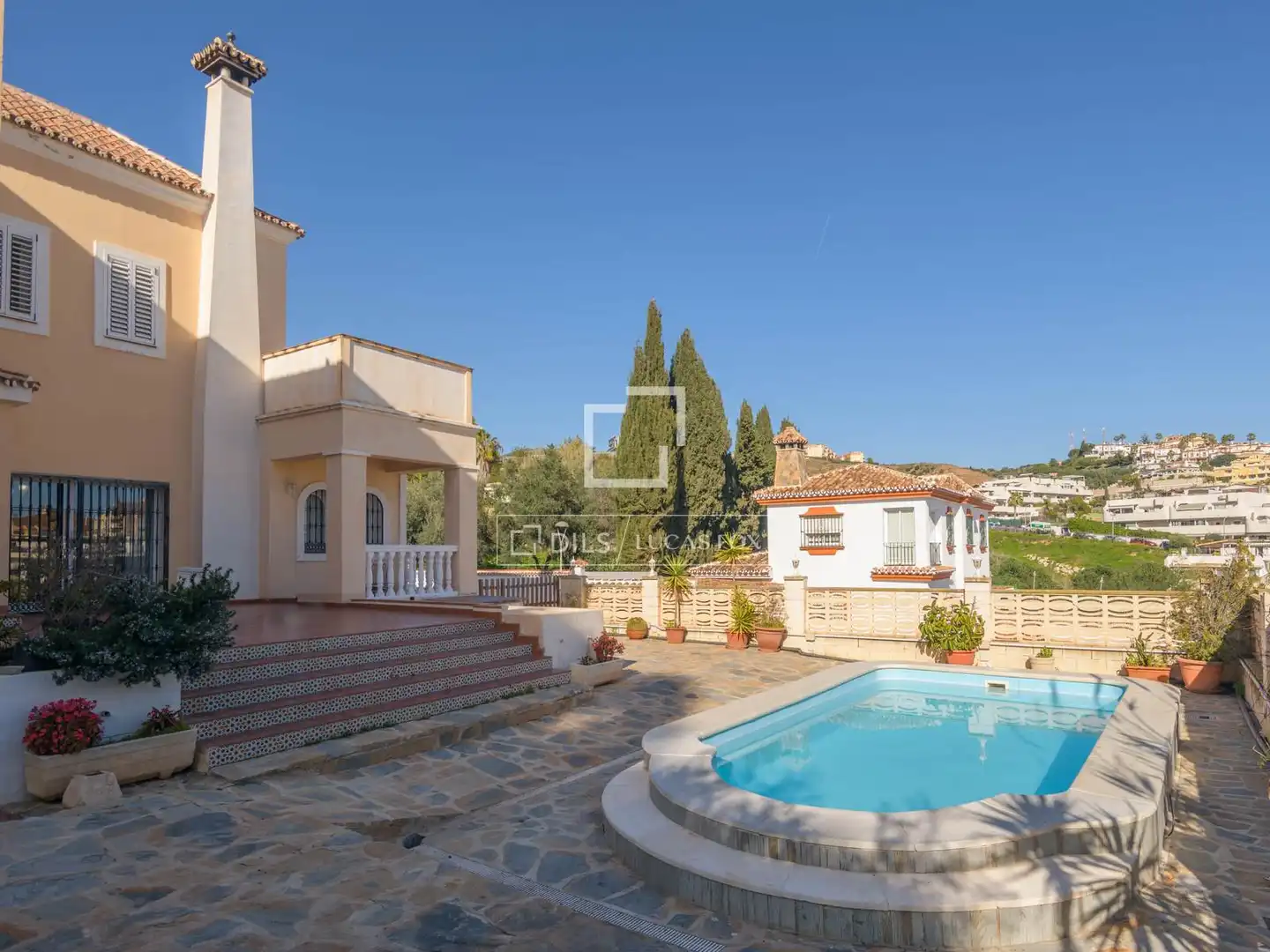 Vista exterior de Casa o xalet en venda en Rincón de la Victoria amb Aire condicionat, Jardí privat i Terrassa