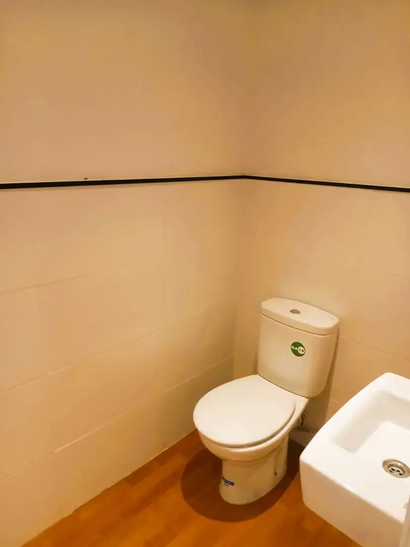 Badezimmer von Geschaftsraum zur Miete in Valencia mit Klimaanlage