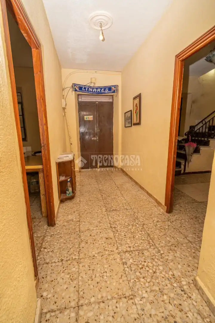 Casa adosada en venda en Linares amb Terrassa, Traster i Balcó