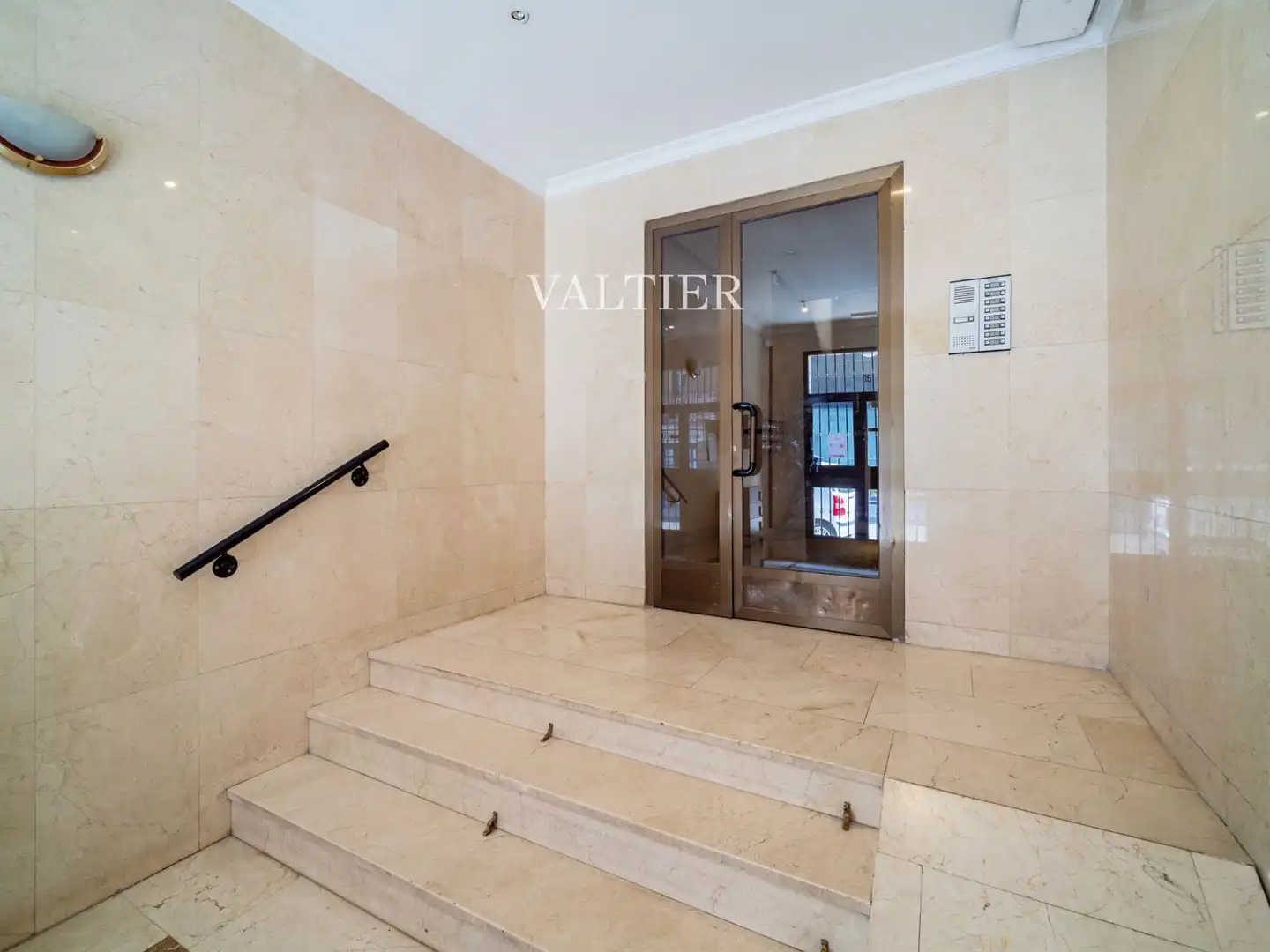 Flat for rent in Madrid  with Terrace and Furnished