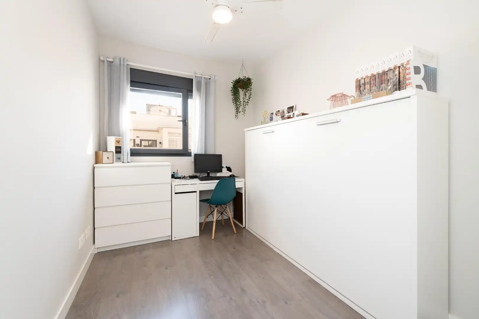 Habitación de Ático en venta en Rincón de la Victoria con Terraza, Trastero y Piscina comunitaria