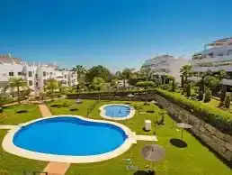 Außenansicht von Wohnung zur Miete in Estepona mit Klimaanlage, Schwimmbad und Balkon