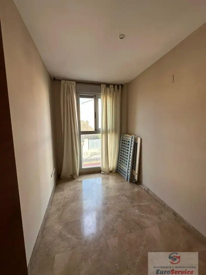 Habitación de Piso en venta en Emperador con Calefacción y Balcón