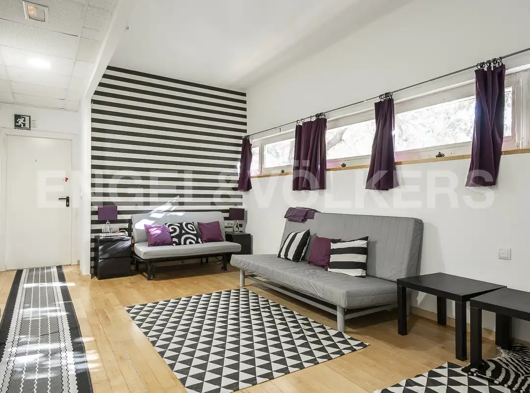 Sala d'estar de Casa o xalet en venda en Barcelona amb Calefacció, Jardí privat i Terrassa
