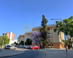 Exterior view of Flat for sale in  Sevilla Capital  with Air Conditioner