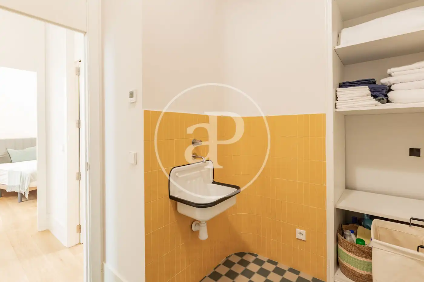 Badezimmer von Wohnung zur Miete in Madrid mit Klimaanlage, Heizung und Privatgarten