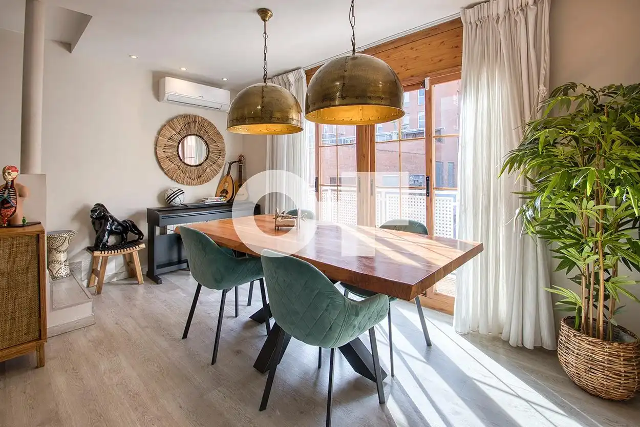 Comedor de Casa adosada en venta en Castelldefels con Aire acondicionado, Jardín privado y Parquet