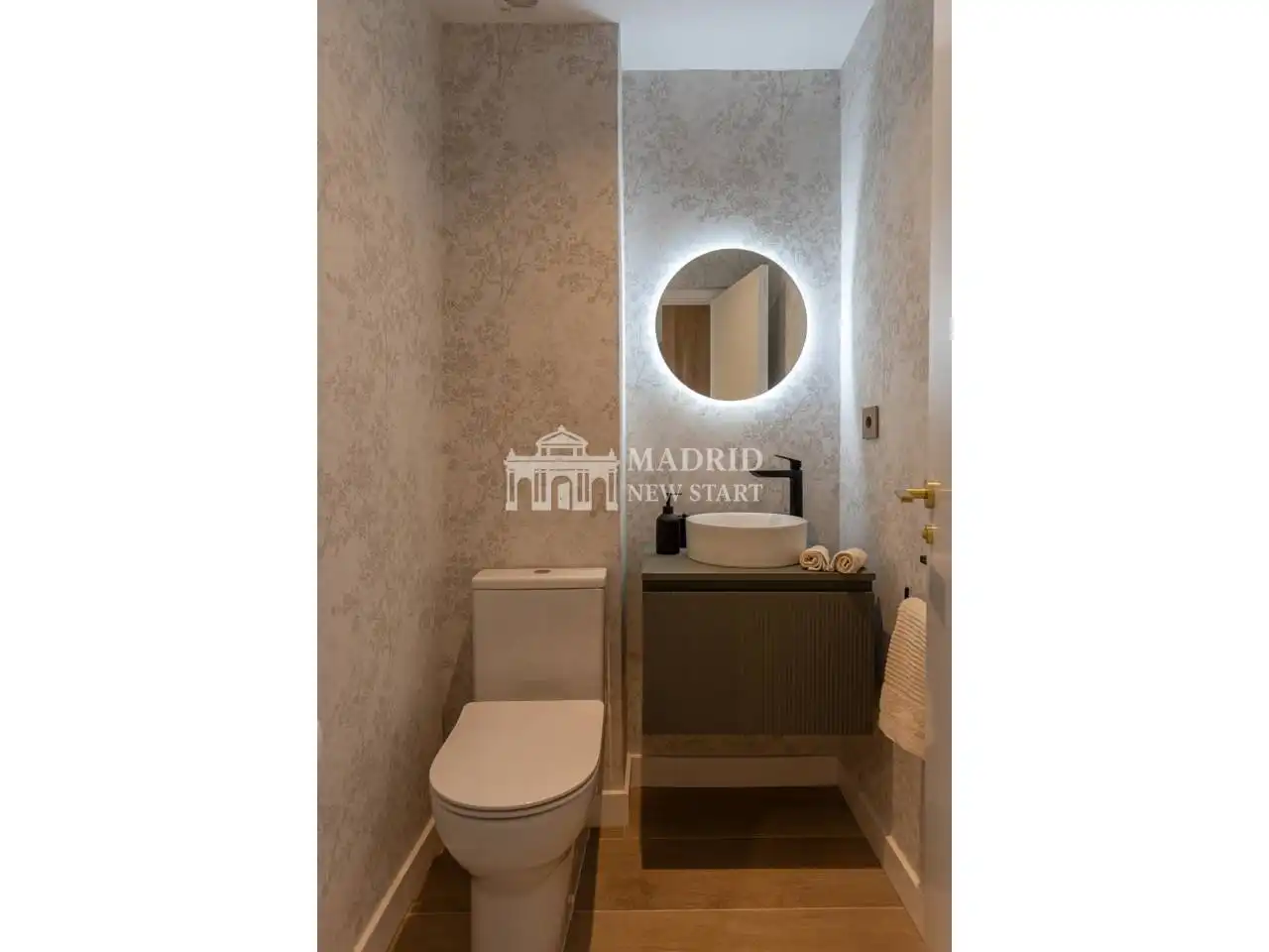 Bathroom of Flat for rent in Madrid  with Air Conditioner, Heating and Terrace