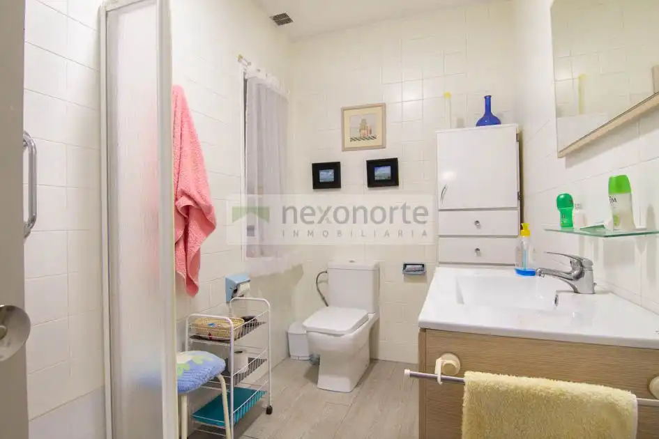 Badezimmer von Wohnung zur Miete in As Pontes de García Rodríguez  mit Heizung