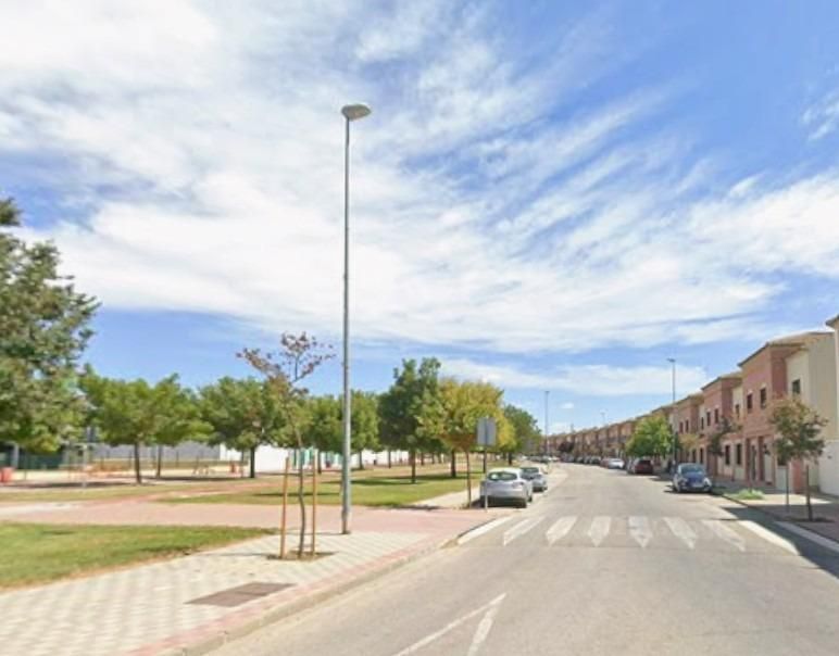 Vista exterior de Casa adosada en venta en Utrera con Terraza